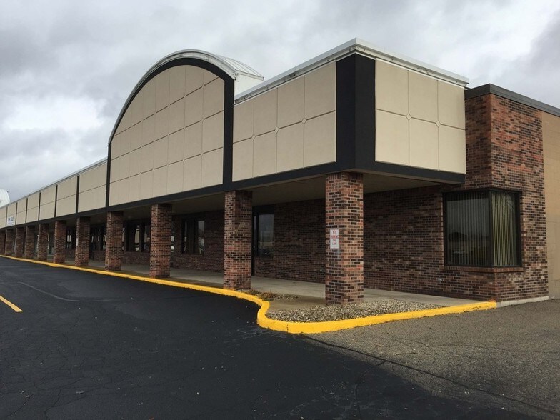 More Photos Of 5270-5296 Eastern Ave SE, Kentwood Storefront For Lease