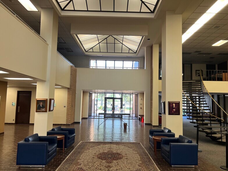 More Photos Of 3400 Avenue H, Rosenberg Office For Sale