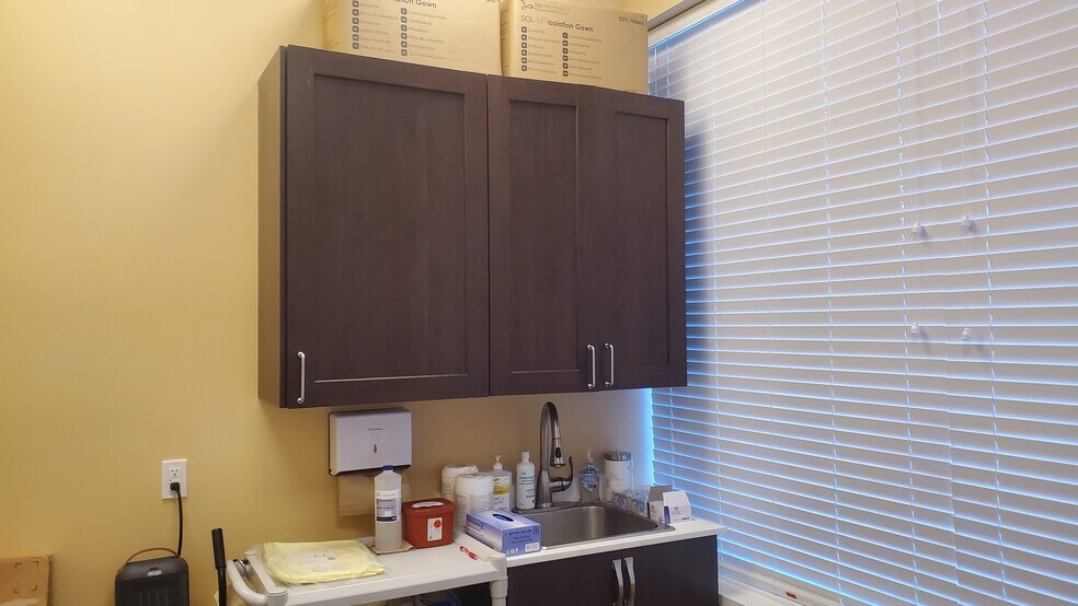 More Photos Of 6638 152A St, Surrey Office For Sale