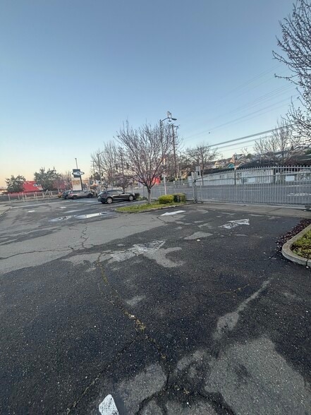 More Photos Of 4215 Foothill Blvd, Oakland Freestanding For Lease