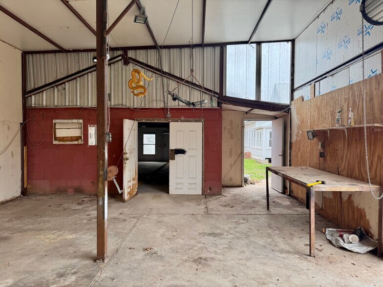 More Photos Of 608 W Wallace St, San Saba Restaurant For Sale