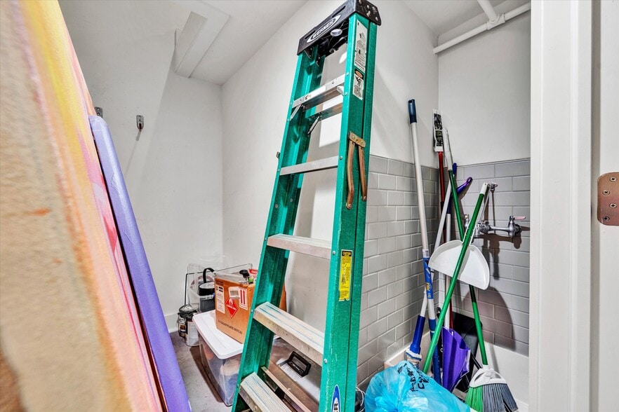 More Photos Of 109 Campbell Ave SW, Roanoke Apartments For Sale