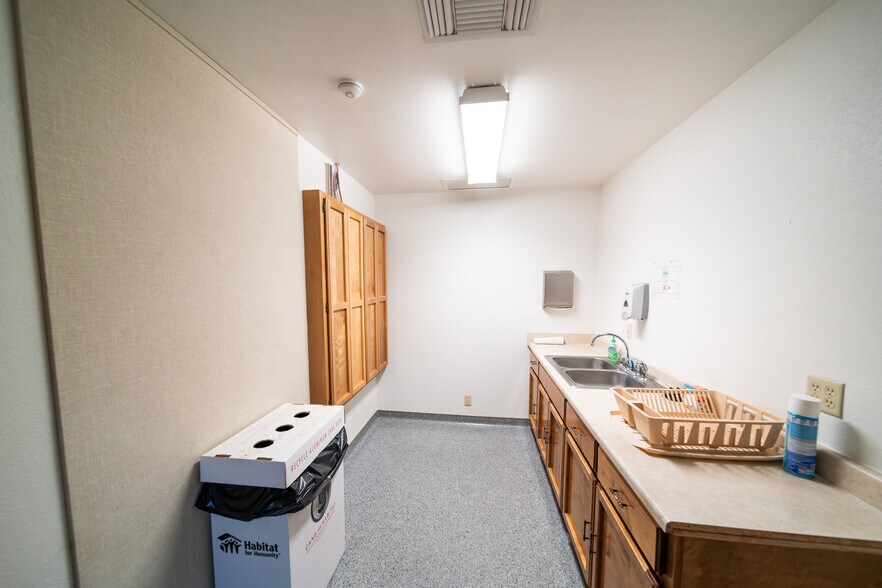 More Photos Of 1550 N Norma St, Ridgecrest Office For Lease