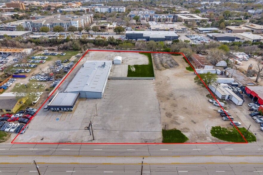 More Photos Of 926 W Division St, Arlington Flex For Lease