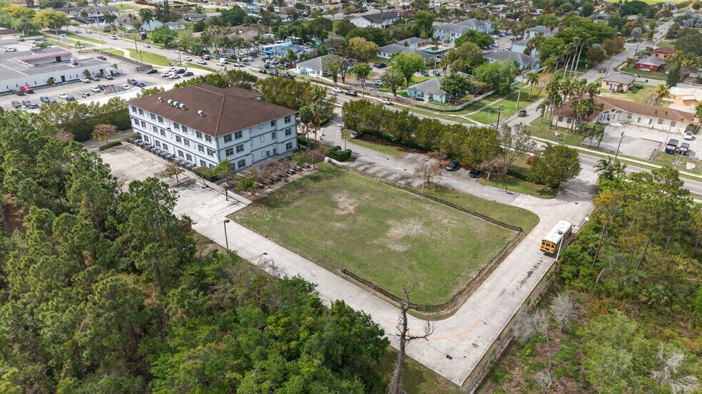 More Photos Of 713 W Palm Dr, Florida City Schools For Sale