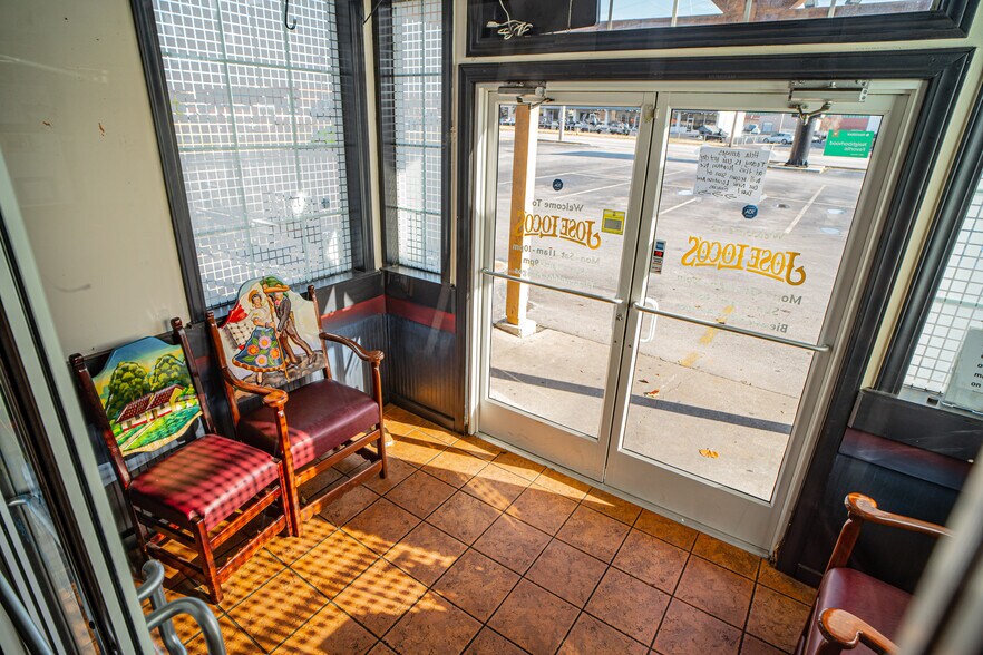 More Photos Of 853 N Glenstone Ave, Springfield Restaurant For Lease