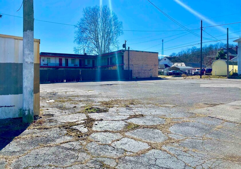 More Photos Of 3000 Winchester Ave, Ashland Storefront For Sale