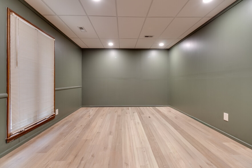 More Photos Of 601 Missouri St, Lawrence Office For Lease