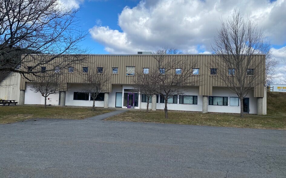 More Photos Of 113 Technology Dr, Brattleboro Office For Lease