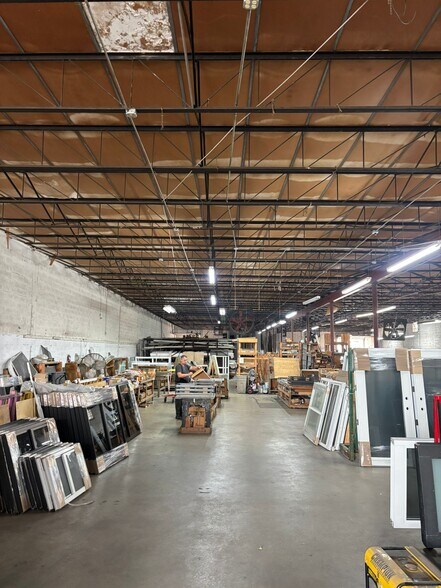 More Photos Of 1675-1677 W 31st Pl, Hialeah Manufacturing For Sale