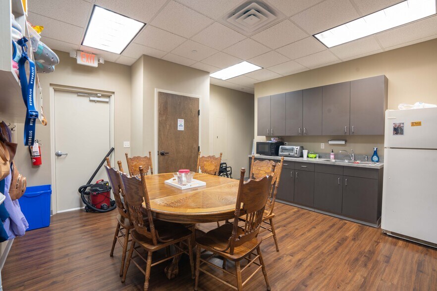 More Photos Of 1941 S Germantown Rd, Germantown Medical For Lease