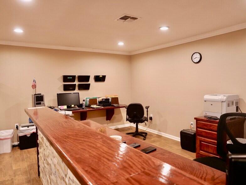 More Photos Of 4906 Houston Hwy, Victoria Light Distribution For Sale