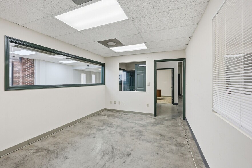 More Photos Of 3743 Old Flowery Branch Rd, Oakwood Warehouse For Lease