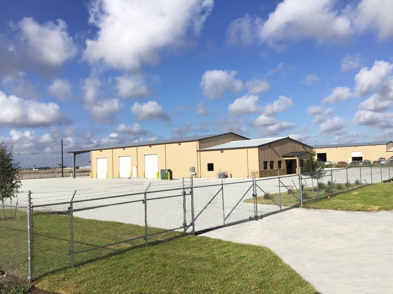 Primary Photo Of 5561 Kingpin Dr, Corpus Christi Warehouse For Lease