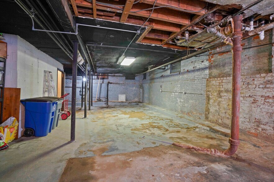 More Photos Of 6046 Putnam Ave, Ridgewood Apartments For Sale