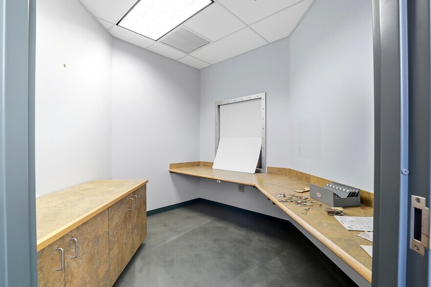 More Photos Of 25 Manchester St, Merrimack Loft Creative Space For Lease