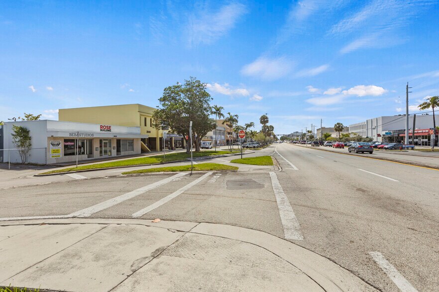 More Photos Of 2852 E Oakland Park Blvd, Fort Lauderdale Storefront Retail Office For Sale