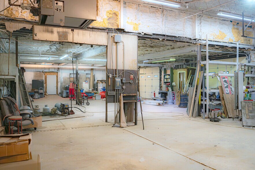 More Photos Of 1125 Noblestown Rd, Oakdale Warehouse For Sale