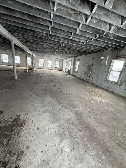 More Photos Of 116-118 W North St, Fostoria Storefront Retail Office For Sale