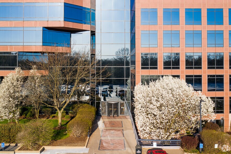More Photos Of 12444 Powerscourt Dr, Des Peres Office For Lease