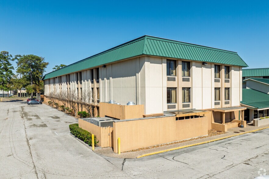 More Photos Of 2504 North Loop W, Houston Hotel For Sale