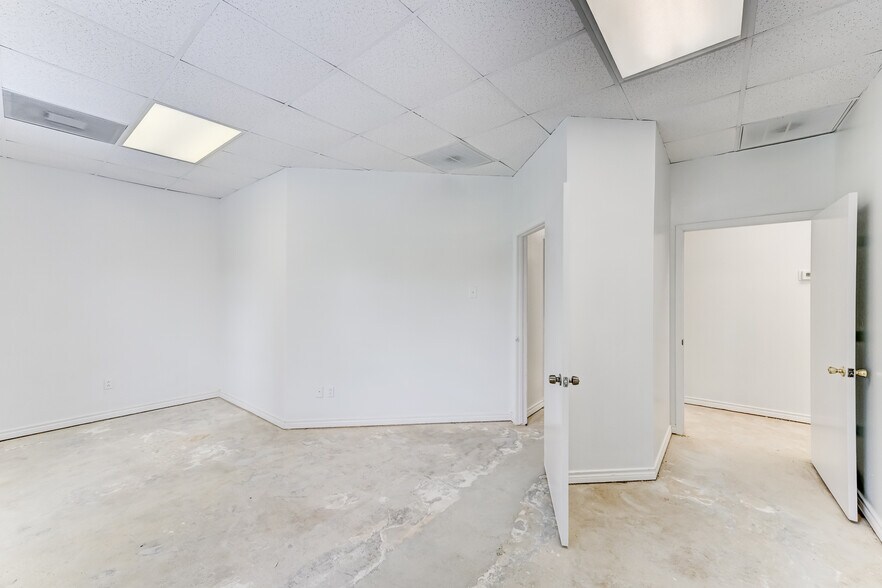 More Photos Of 14721 Pebble Bend Dr, Houston Medical For Lease