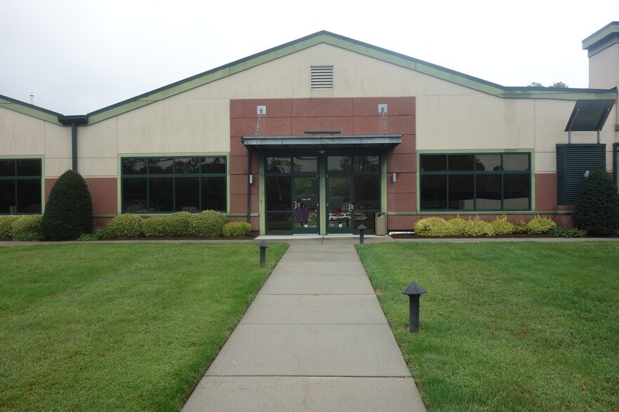 More Photos Of 2129 Pulaski Hwy, Havre De Grace Showroom For Lease