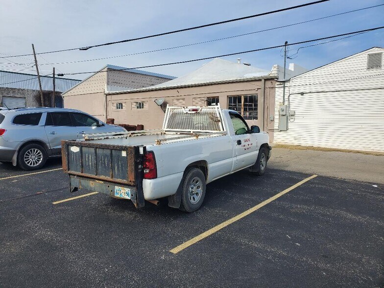 More Photos Of 507 Broadway St, Okemah Department Store For Sale