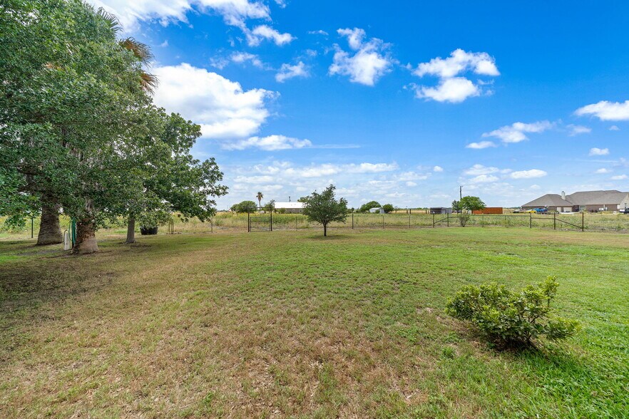 More Photos Of 14221 FM 2790, La Coste Warehouse For Sale