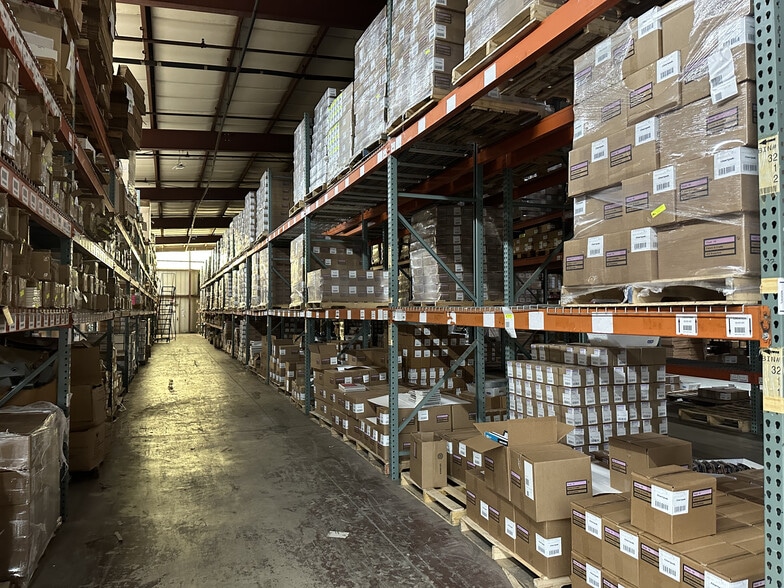 More Photos Of 24 Spring St, Florence Warehouse For Lease