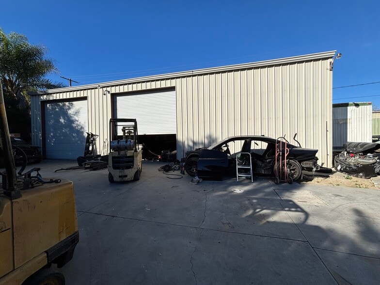 More Photos Of 561 N Palm Ave, Hemet Service For Sale