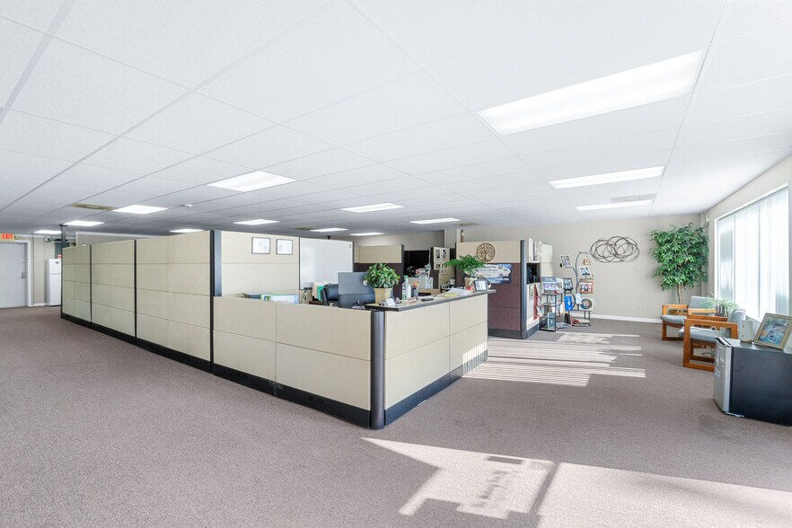 More Photos Of 3565 Main St, Jasper Office For Sale