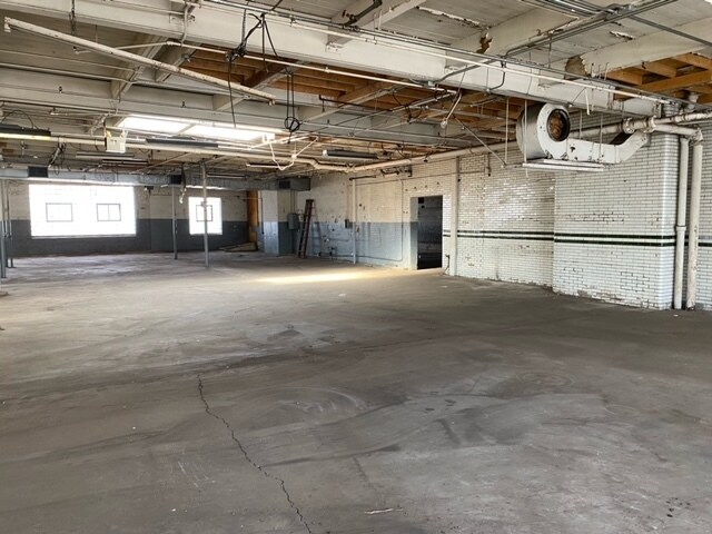 More Photos Of 5041-5047 N Western Ave, Chicago Flex For Lease