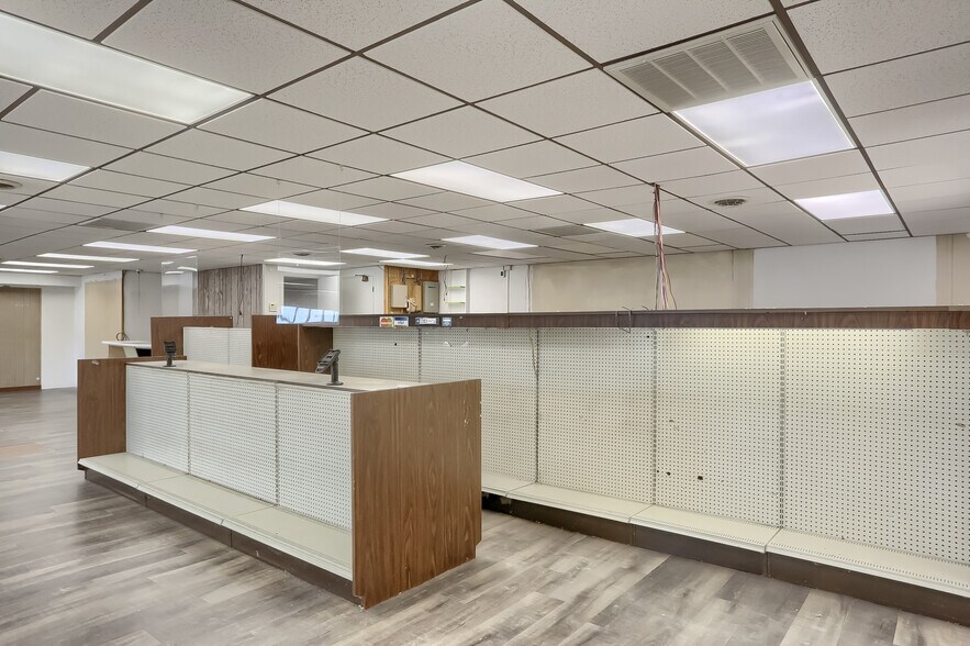 More Photos Of 708 Ekastown Rd, Sarver General Retail For Sale