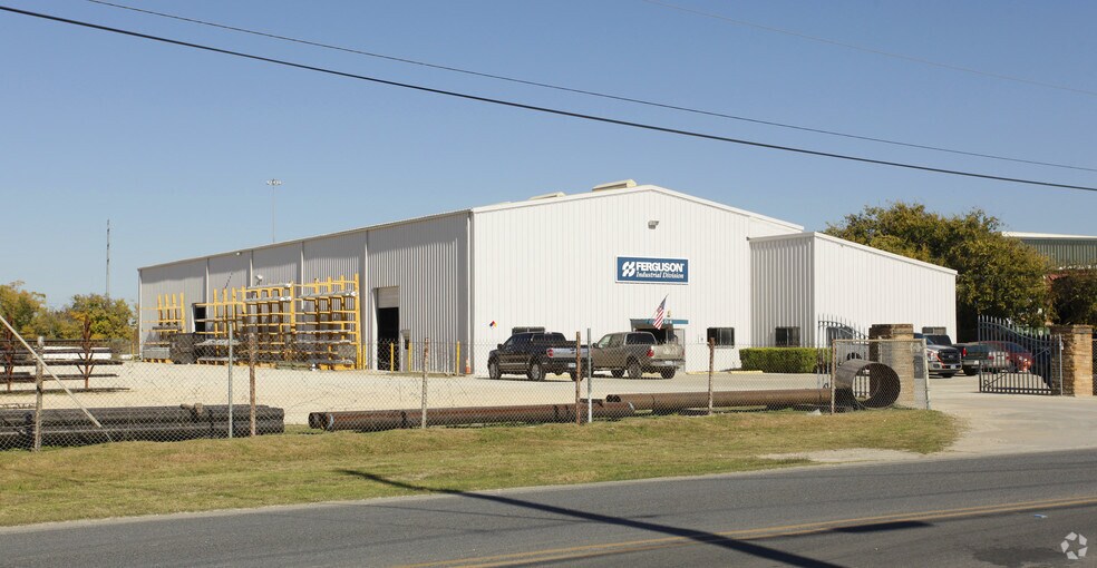 More Photos Of 504 Industrial Blvd, Austin Warehouse For Lease