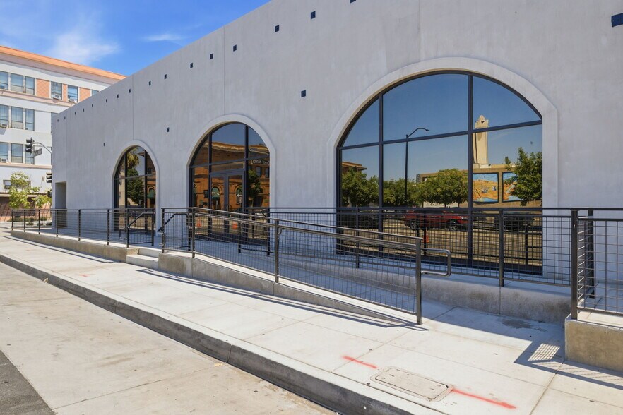 More Photos Of 1623-1633 19th St, Bakersfield Freestanding For Lease