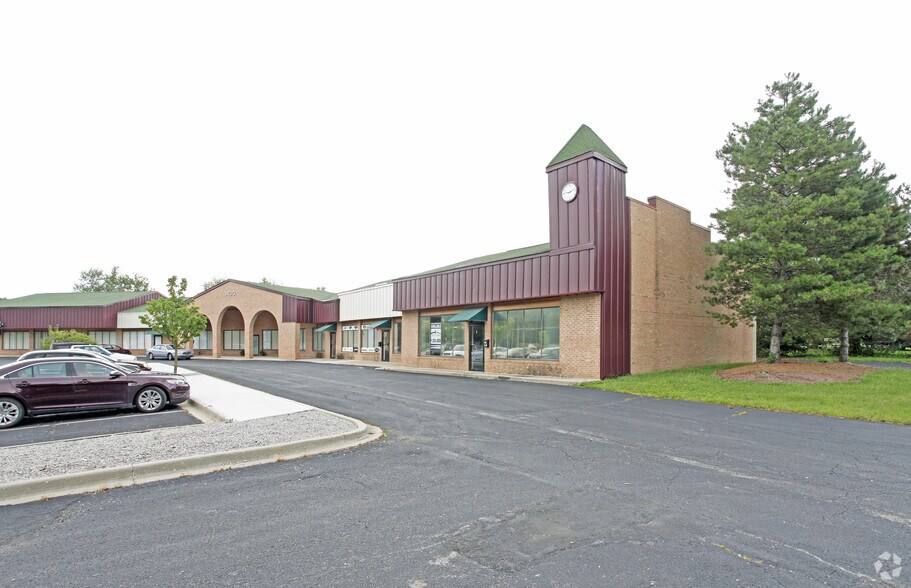 More Photos Of 1400 Scott Lake Rd, Waterford Office For Lease