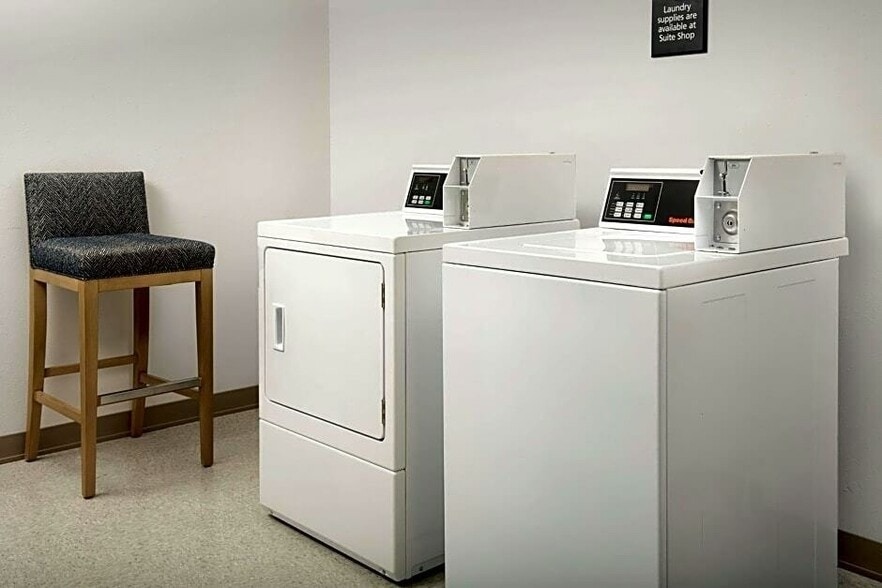 More Photos Of 109 N State Ave, Warroad Hotel For Sale