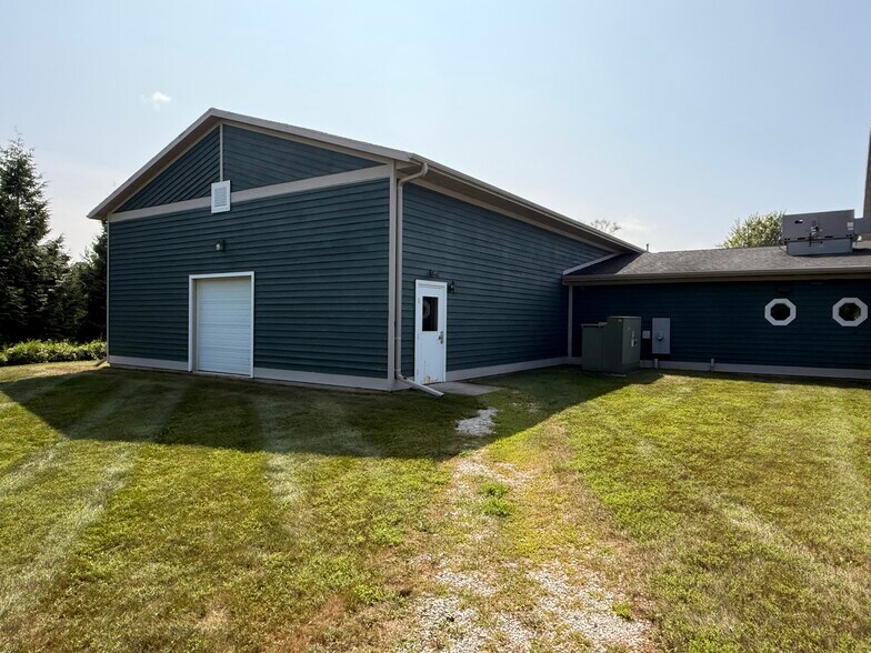 More Photos Of 2477 S Bay Shore Dr, Sister Bay General Retail For Sale