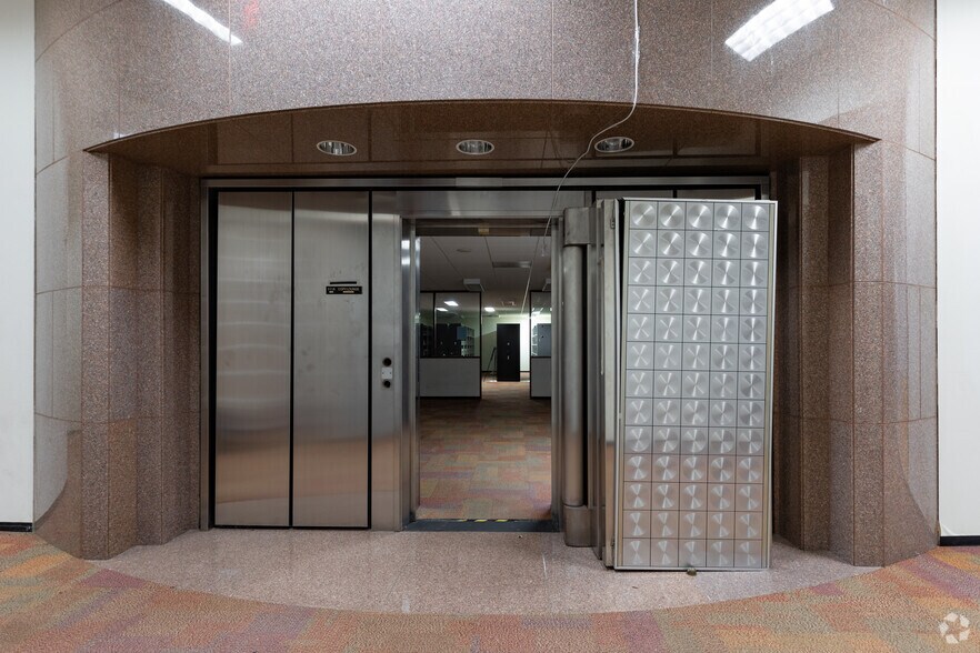More Photos Of 13401 N I-45, Houston Office For Sale