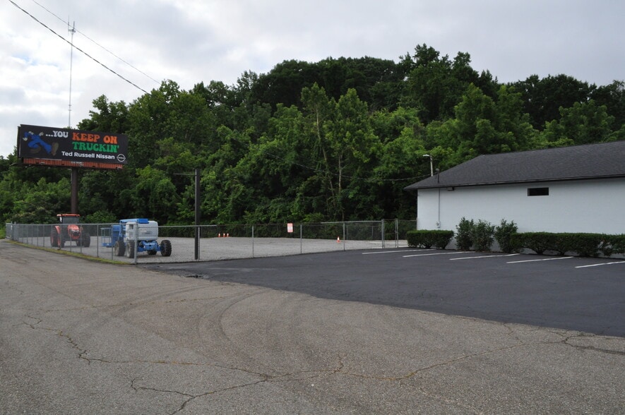 More Photos Of 4701 Hubbs Ln, Knoxville Office For Sale