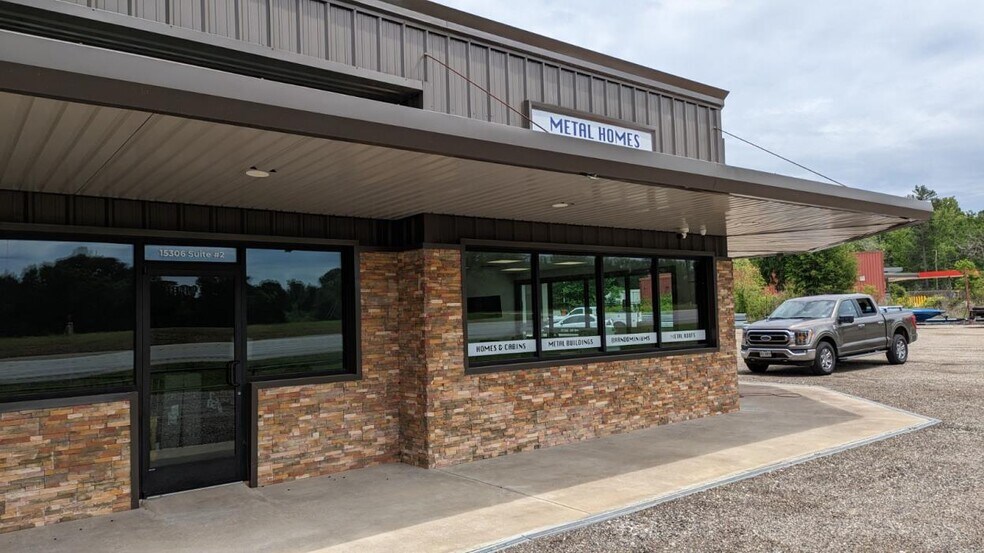 More Photos Of 15306 N US Highway 69, Pollok Office For Lease
