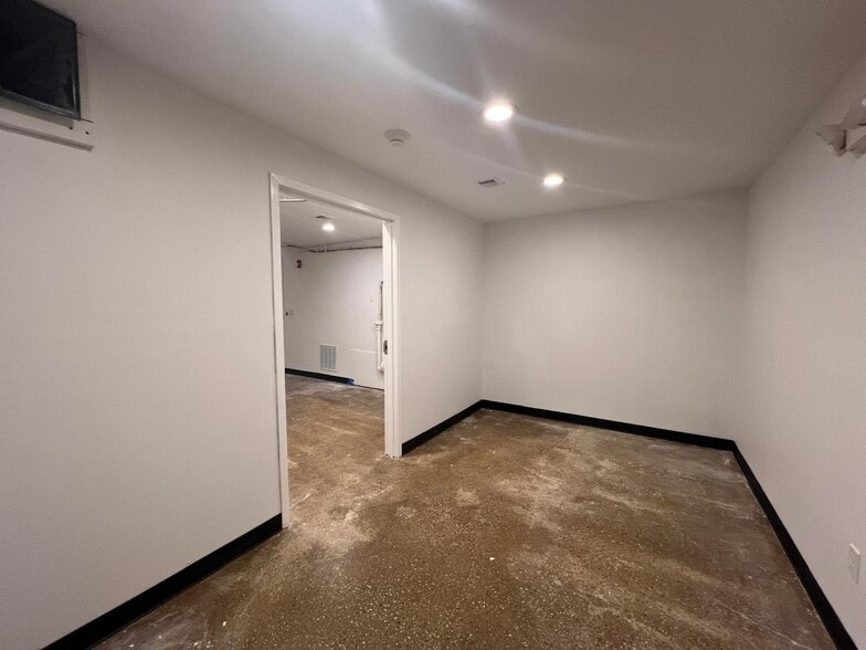 More Photos Of 411 Jericho Tpke, New Hyde Park Storefront Retail Office For Sale