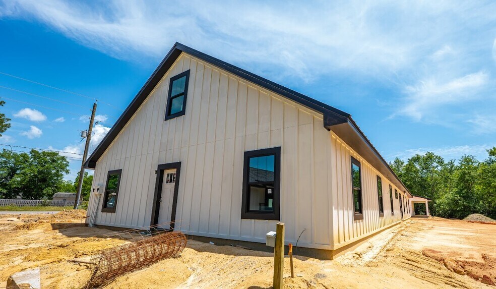 More Photos Of 5433 Chumuckla Hwy, Pace Unknown For Lease