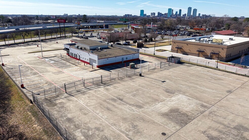 More Photos Of 400 N Riverside Dr, Fort Worth Auto Dealership For Sale