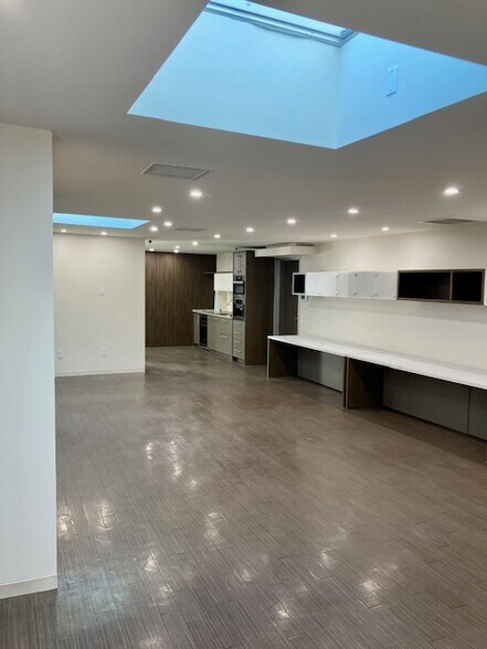 More Photos Of 7661 Girard Ave, La Jolla Storefront Retail Office For Lease