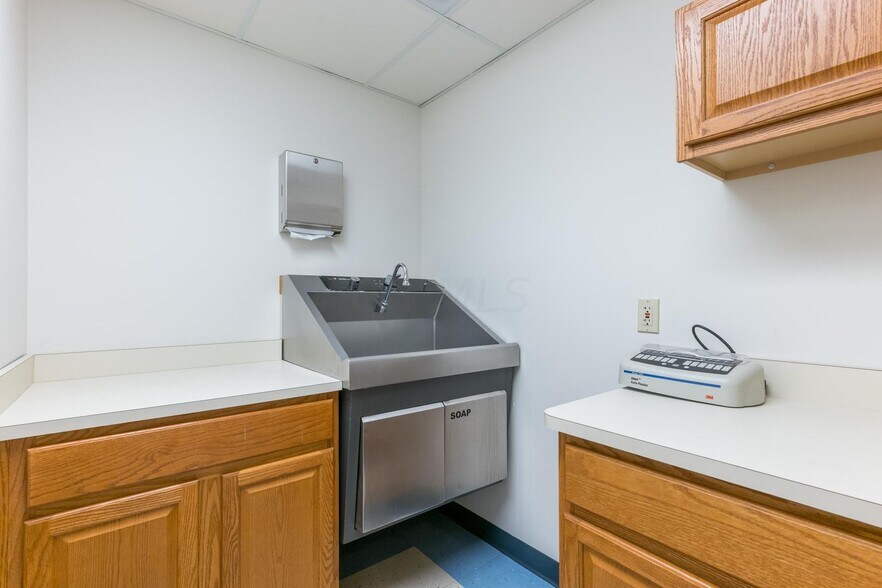 More Photos Of 1151 Bethel Rd, Columbus Medical For Sale