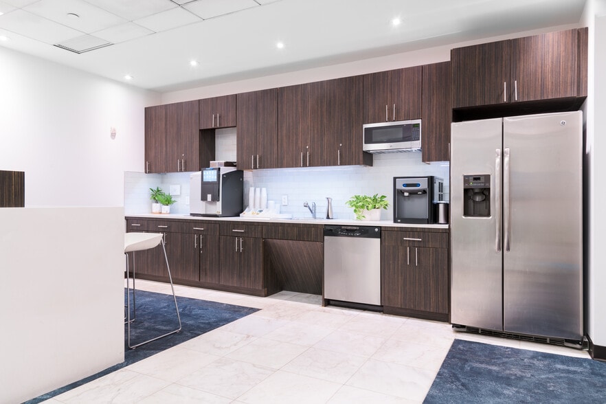 More Photos Of 535 Fifth Ave, New York Coworking Space