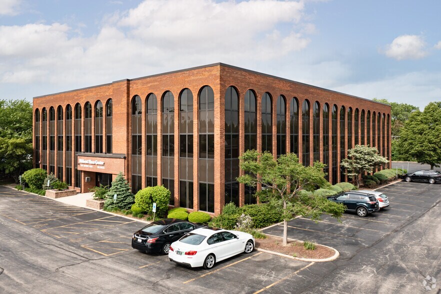 Primary Photo Of 2001 Midwest Rd, Oak Brook Medical For Lease