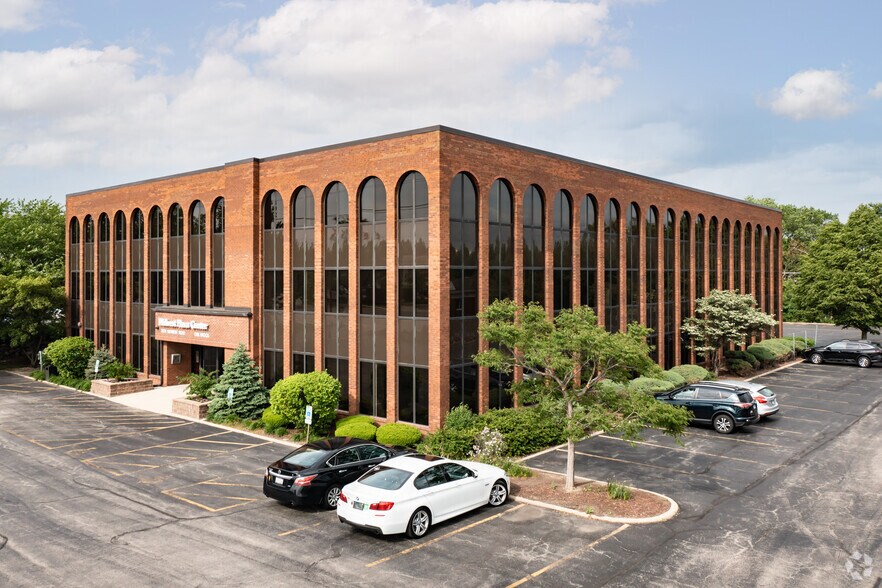 Primary Photo Of 2001 Midwest Rd, Oak Brook Office For Lease